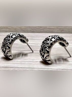 Vintage Designer Signed ATI Mexico Sterling Silver Curved Filigree Post Earrings